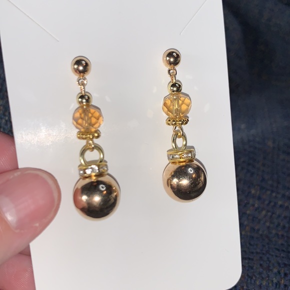 Hand Crafted 🎄 Holiday Themed Dangle Earrings - Picture 5 of 8